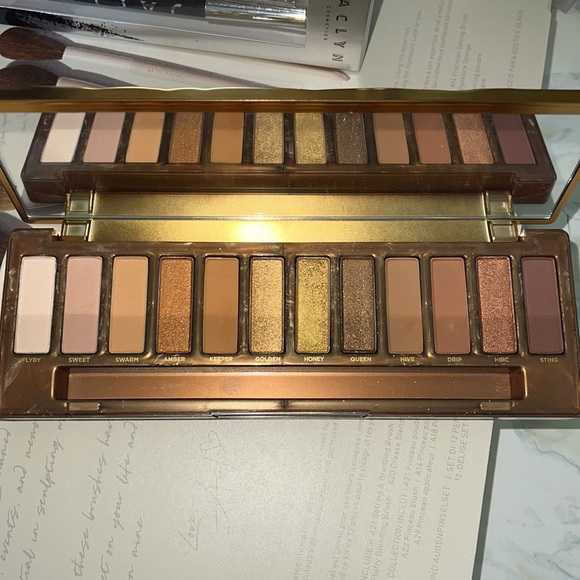 Urban Decay Other - URBAN DECAY HONEY PALLETE